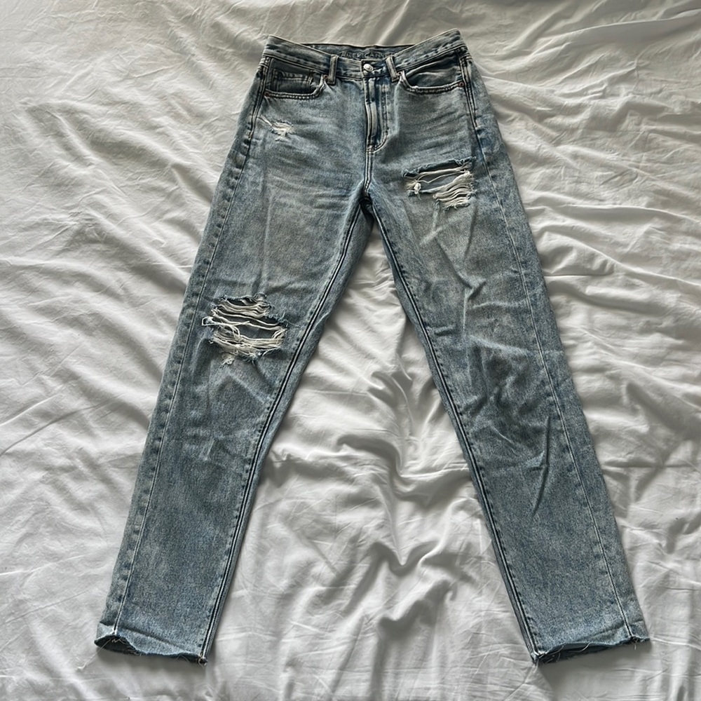 American Eagle High Rise Mom Jean